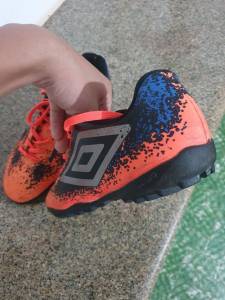 Chuteira Society Umbro Cosmic - Laranja+prata