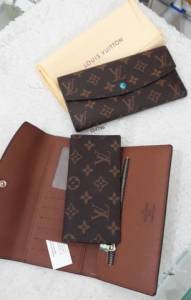 Carteira Feminina Louis Vuitton Com Fecho Couro