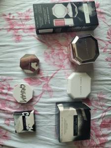 Maquiagens Fenty Beauty Rihanna Lacrado