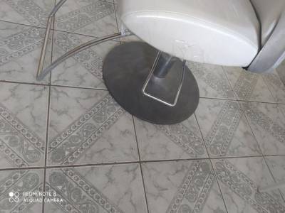 Vende-se Uma Cadeira Pra Salo Semi Nova.
