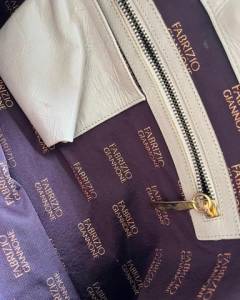 Bolsa Italiana Fabrizio Giannone Com Pedrarias Finas E Detalhes Dourados -