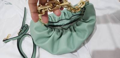 Bolsa Feminina Cloud Nuvem Corrente Dourada
