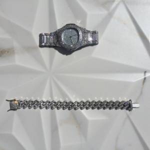 Relgio Cravejado E Pulseira