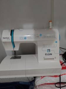 Vendo Mquina De Costura Semi Nova
