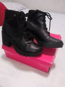 Bota, Cor Preta