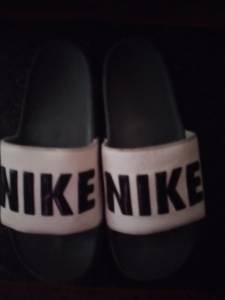 Vendo Sandlia E Mochila Da Nike