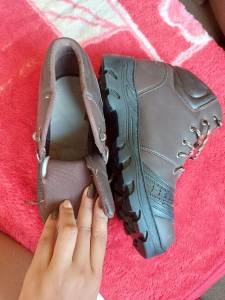 Vende-se 2 Sapatos Uma Bota E Um Olmpio