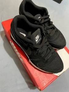 Tnis Nike 37