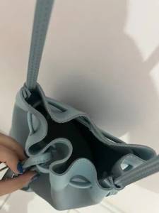 Bolsa Pequena Azul, Ala Comprida