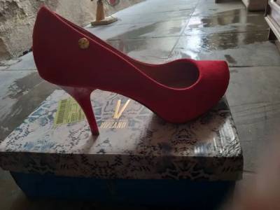Vendo Saltos Pouco Usados
