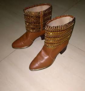 Por  50  -  Bota Feminina  -  N. 35
