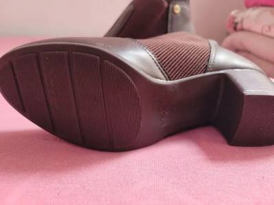 Bota Semi Nova