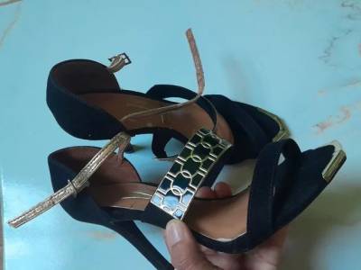 3 Sapatos Semi Novos , Bem Conservados. Por (100.00)