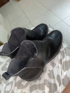 Bota De Couro Moleca