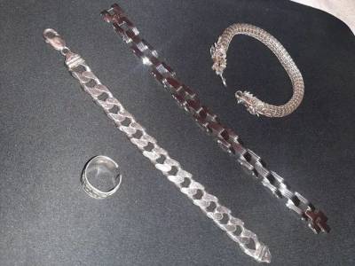 Vendo As Pulseiras De Prata!