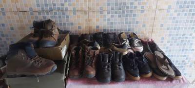 Sapatos Em Couro E Botas De Trabalho
