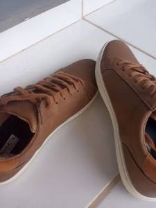 Sapato  Masculino- Tamanho (39)