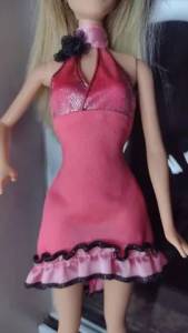 Boneca Barbie + Kit De 5 Vestidos De Festa