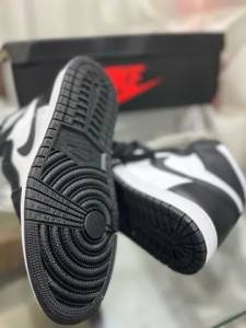 Air Jordan Preto E Branco Novo