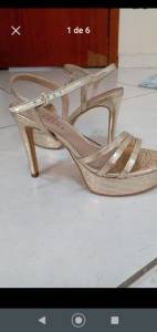 Sandlia Lia Line Dourada.