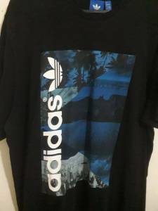 Camiseta Adidas - Landscapes (preta)