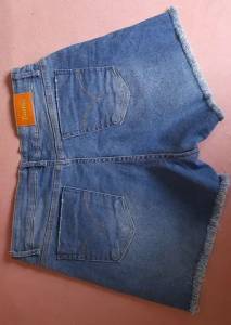 Shorts Curto Tamanho 44. Com Lycra