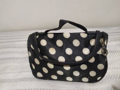 Necessarie Preta