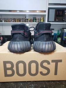 Tnis Adidas Yeezy Boost 350 V2 Bred