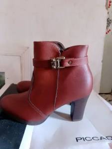 Uma Bota Piccadilly