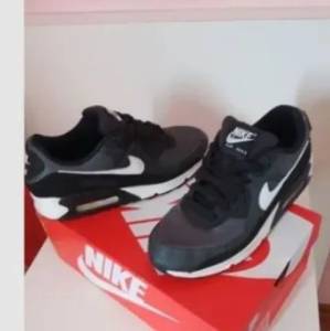 Tnis Nike