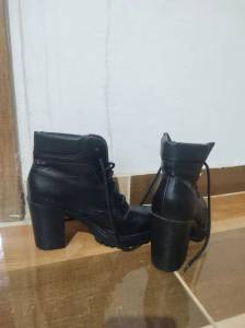 Bota Tipo Coturno Com Salto, 37