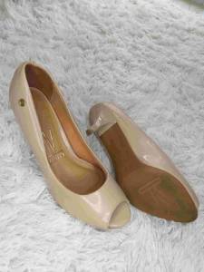 Sapato Peep Toe Vizzano Salto Fino Feminino - Bege