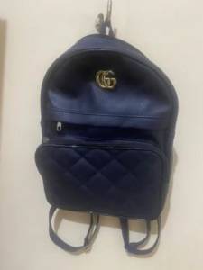 Mochila Mdia Couro Sinttico