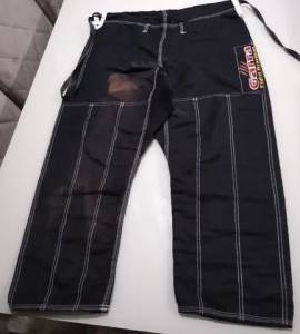 Kimono Artes Marciais Adulto M 2 / R$120,00 Reais
