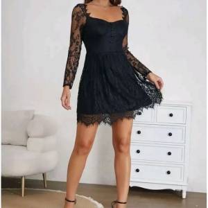 Vestido Preto Elegante De Renda Com Mangas Longas Slim