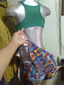 Top Mais Shorts Saia Tamanho G.  10 Reais