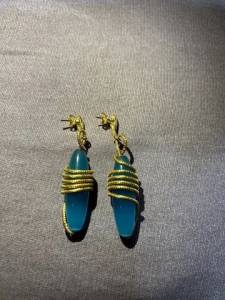 Brinco De Capim Dourado E Pedraria