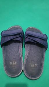 Chinelo Adidas Boost Pharrell Williams