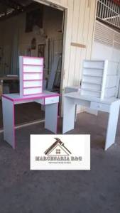 Mesa Com Esmalteira