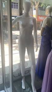 Vendo 3 Manequins De Fibra Com Base Em Vidro