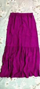 Saia Roxa Longa, Nova, Tamanho M. 100% Viscose.