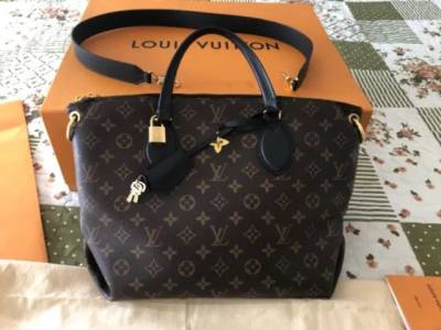 Bolsa Louis Vuitton, Nova, Usada Somente Duas Vezes, Acompanha Embalagens E Documentao.
