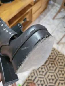 Coturno De Salto Com Marcas De Uso