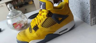 Air Jordan 4 Retro Yellow
