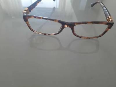 Armao  De culos Dolce Gabbana. Produto.original Custa 1500.reais