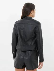 Jaqueta Com Zper Tratorado E Bolsos