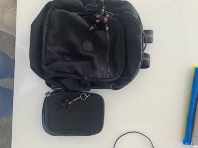Bolsa Soeul + Estojo 100 Pens Preto Kipling Original