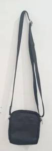 Minibag Em Couro Com Foro Preta