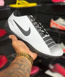 Chuteira Society Nike