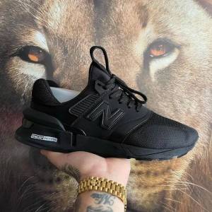Tnis New Balance Top